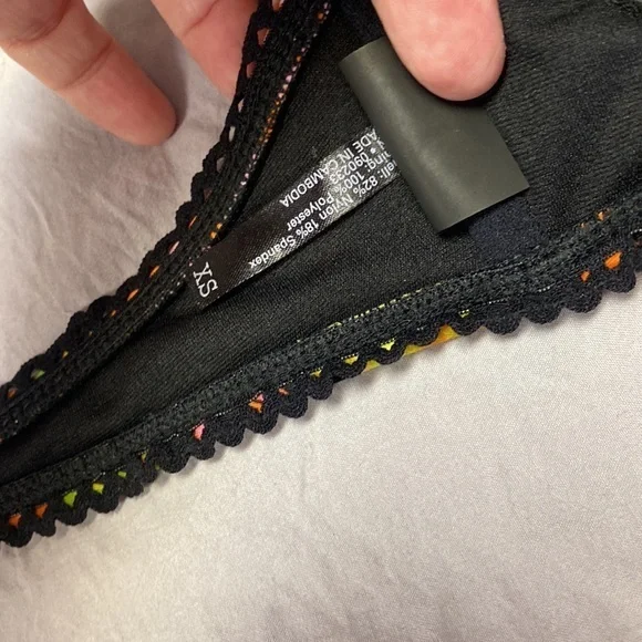 Bikini - Picture 9 of 10